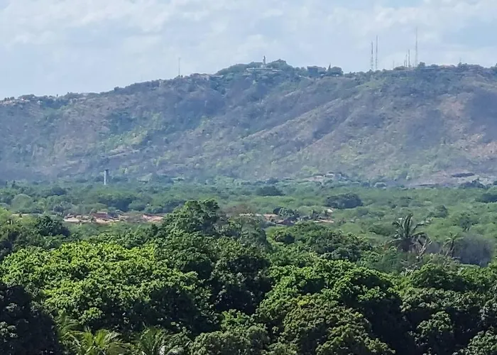Apto Completo Com 02 Quartos Climatizados, Estacionamento E Portaria 24 Horas
